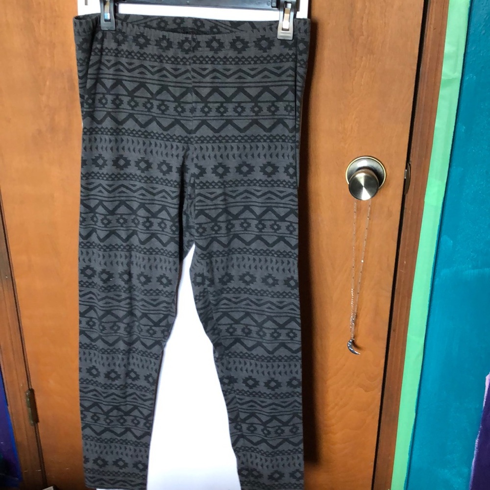 Gray leggings with cool pattern